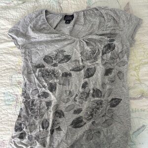 Oh Baby by Motherhood Gray Floral Short Sleeve Tee